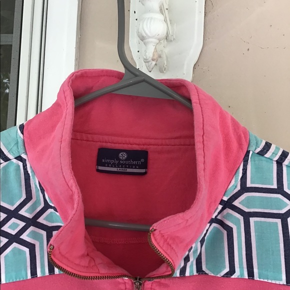 Top Simply Southern Women’s large pink & aqua sweatshirt zip front EUC - Picture 6 of 12